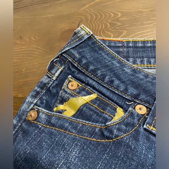 True religion jeans, gold horseshoe, Bootcut, darker denim wash, size 28 - Picture 6 of 12